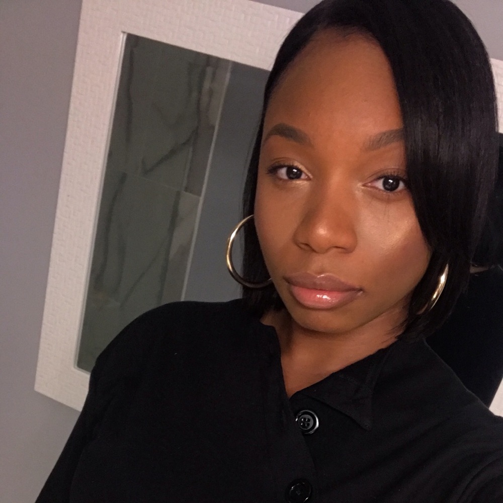 Meet your Posher, Claris